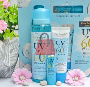 2025/11/1763559315084.jpg Spray Protector Solar UV SPF 60+ PA+ de Kiss Beauty Skin Clinic, que ofrece protección UVA/UVB.